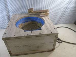 lot 288 image: (BR3) Electric Heated Bird BathWaterer in Insulated Box