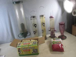 lot 283 image: (BR1) Assorted Bird Feeders, Wild Bird Suet and Powder Concentrate Humminbird Nectar