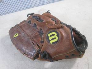 lot 280 image: (CS) Wilson 12 Canyon Leather Baseball Glove
