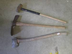lot 269 image: (CS) Sledge Hammer, Axe and Mattock Pick