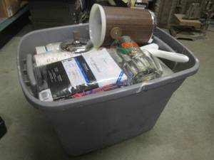 lot 91 image: (EC1) Tote Full of Misc - See Photos