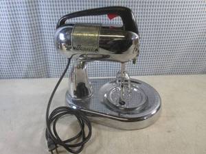 lot 123 image: (FS) Vintage Dormeyer Silver Star Model 4400 Mixer - Works - Missing Bowls