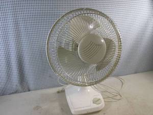 lot 6 image: (BS) Lasko 3-Speed Oscillating Fan - Works