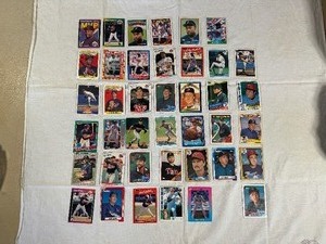 lot 5 image: MN Twins Star Baseball Cards Frank Viola, Kent Hrbek, Jack Morris, Chuck Knoblauch, Kirby Puckett, Bert Blyleven, Tom Kelly 