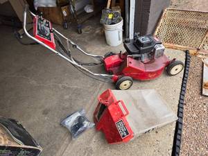 lot 4 image: Toro Push Mower