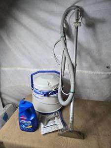lot 7 image: Bissell Power Lifter Carpet Cleaner