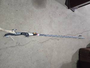 lot 9 image: Fiskars 7 Branch Saw