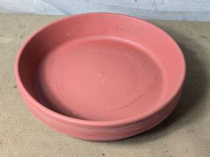 lot 24 image: Lot of 8 - 3 Deep, 16 Wide Flower Pot Saucers