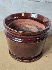lot 25 image: 12 Tall Ceramic Flower Pot