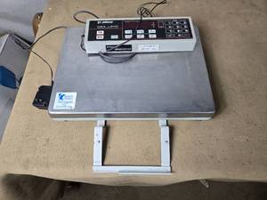 lot 30 image: Pelouze UPS Shipping Scale