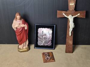 lot 51 image: Religious Decor Items