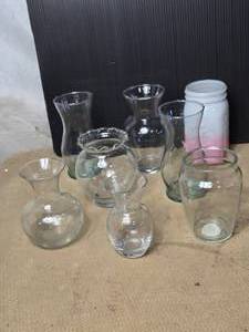 lot 53 image: Lot of 8 Flower Vases