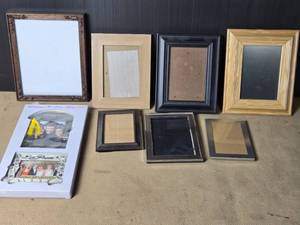 lot 60 image: Lot of 8 Picture Frames