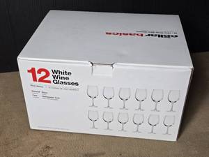 lot 71 image: 12 White Wine Glasses