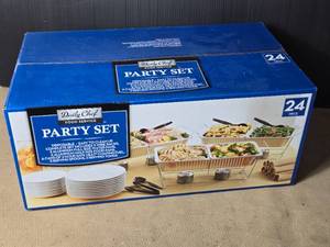 lot 73 image: 24 Piece Party Set