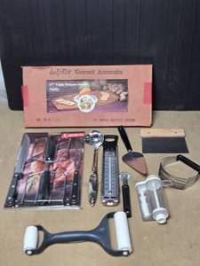 lot 75 image: Carving Set, Serving Plate & Other Kitchen Items