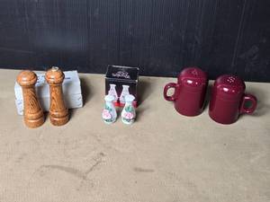 lot 77A image: Lot of 3 Different Sets of Salt and Pepper Shakers