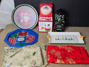 lot 79 image: Christmas Serving Trays, Table Cloths
