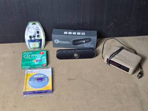 lot 82 image: Bluetooth Speaker, Alarm Clock, Ear Phones, CDRW