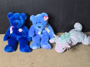 lot 95 image: Large Ty Beanie Babies Bears including Clubby II