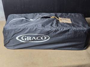 lot 97 image: LIKE NEW Graco Pack n Play with Portable Napper & Changer