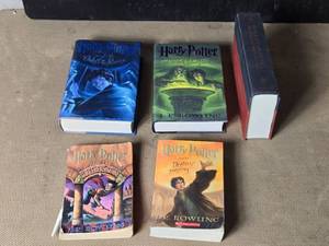lot 118 image: Lot of 5 Harry Potter Books