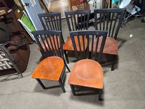 lot 131 image: Lot of 5 Dining Room Table Chairs