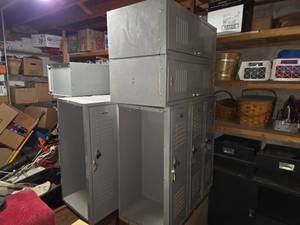 lot 132 image: Lot of 10 Lockers - Some Locked