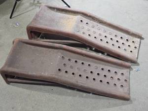 lot 142 image: Pair of Car Ramps