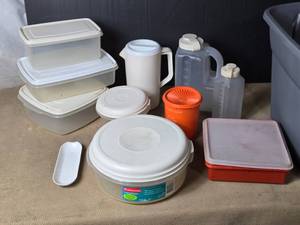 lot 148 image: Rubbermaid & Tupperware Containers