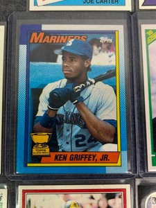 Vintage Baseball Card Lot including Ken Griffey, Jr. and Frank Thomas RC