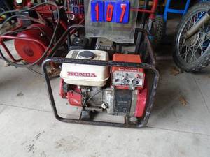 Honda 2200 watt generator. Starts & runs. Intermittent charging. As shown.