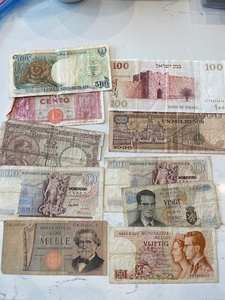 lot 20 image: Foreign Currency