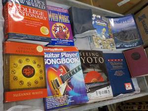 lot 8 image: Books...