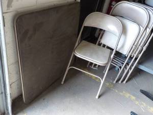 lot 31 image: Card Table and 4 Matching Folding Samsonite Chairs