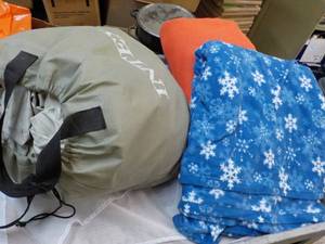 lot 36 image: 2 Blankets and Intex Air Mattress untested