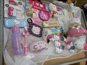 lot 41 image: Hello Kitty Lot- lamp tested and works some items need cleaning