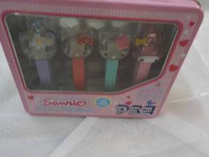 lot 42 image: Hello Kitty and My Melody Pez Dispensers