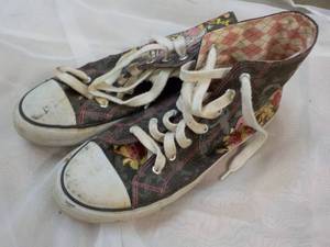 lot 47 image: Vintage Airwalk High Tops size 9...