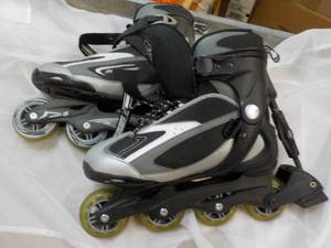 lot 52 image: Bladerunner size 11 Rollerblades...