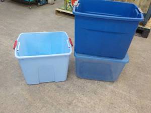 lot 53 image: 3 Totes and One Cover...
