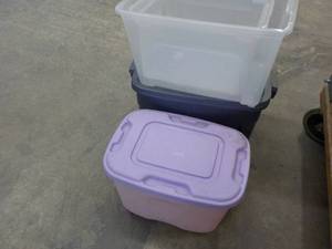 lot 65 image: 4 Totes and 2 Lids - some damage as shown
