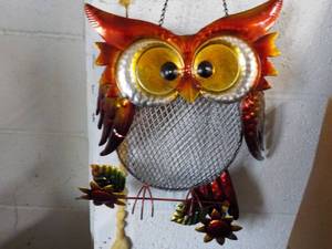 lot 85 image: Metal Owl Handing Dcor...