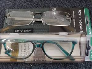 lot 108 image: 2 pair Foster Grant 1.75 Glasses...