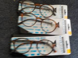 lot 109 image: 3 pair Foster Grant Blue Light 2.00 Glasses