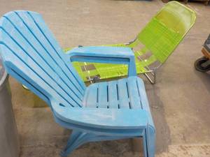 lot 123 image: 3 Lawn Chairs...