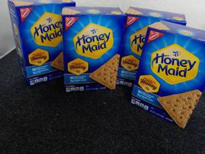 lot 124 image: 4 x 14.4 oz Boxes Honey Maid Graham Crackers