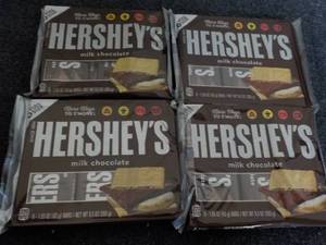 lot 133 image: 4 x 6 packs Hershey Full Size Candy Bars