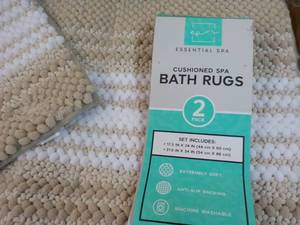 lot 153 image: Set of 2 Cushioned Spa Bath Rugs- some damage as shown