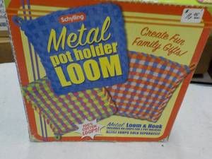 lot 171 image: Metal Pot Holder Loom...
